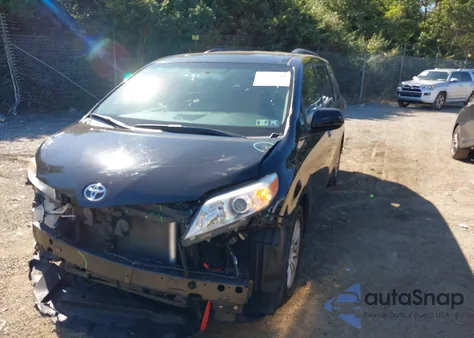 2017 Toyota Sienna Xle Premium 8 Passenger z USA, uszkodzony, nr VIN 5TDYZ3DCXHS845459